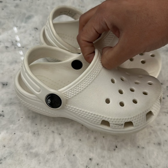 Kids 8c Crocs. - Picture 2 of 4